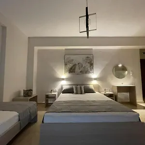 Ξενοδοχείο με διαμερίσματα Nigdeli, Σταυρός